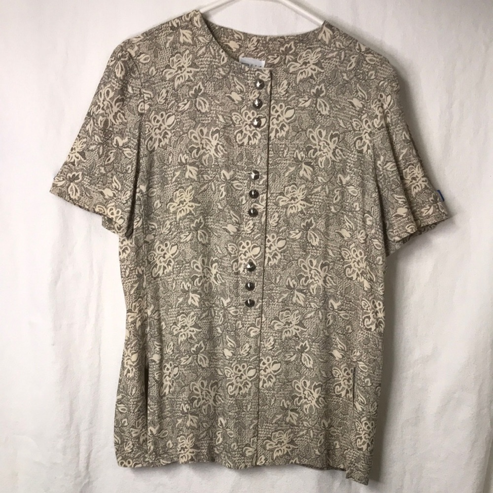 R & M Richards Blouse Size 10 Cream with Black floral pattern Silver Buttons